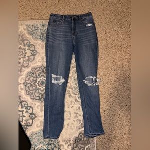 American Eagle ripped Mom Jean! Worn about 2 times! Super cute and comfy!!